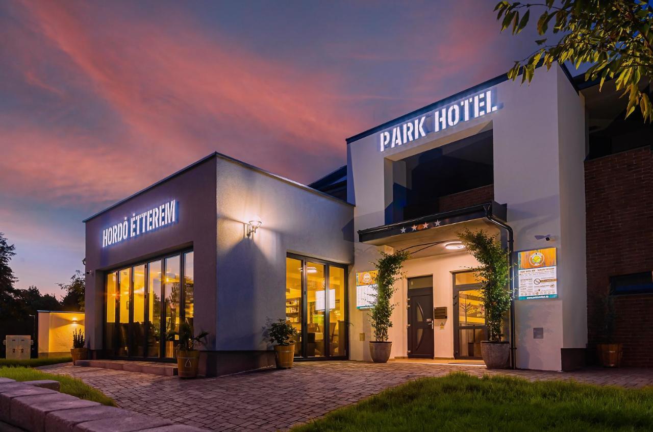 Park Hotel Buek-Buekfuerdo Ngoại thất bức ảnh